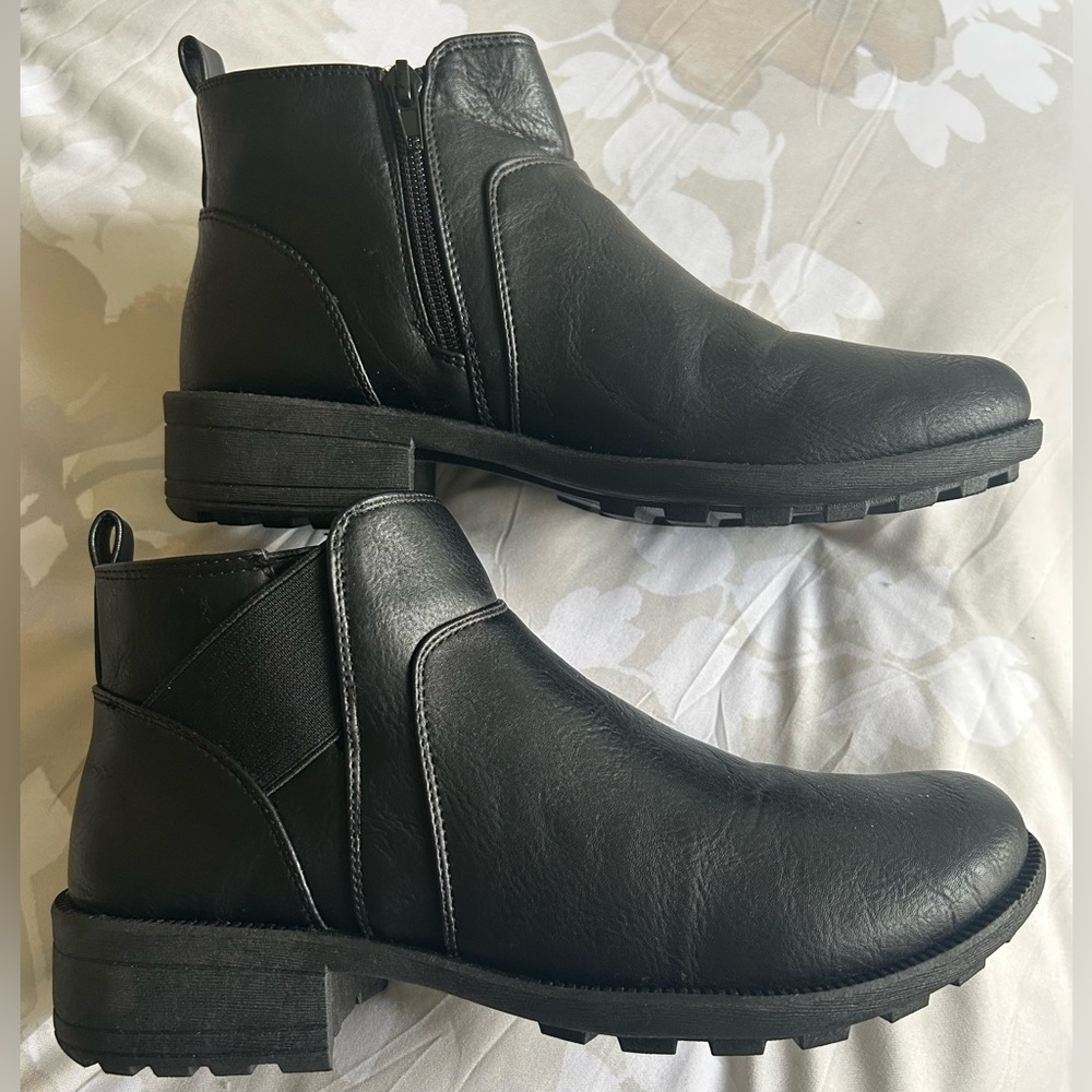 Easy Street Women’s Ankle Boots 9 New Black